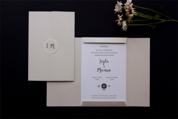katlanabilir zarflı beyaz davetiye